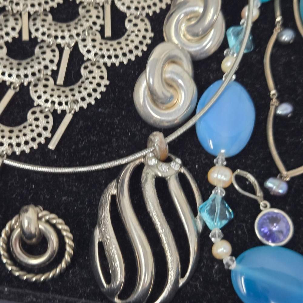 Silvertone Vintage to Modern Eclectic Jewelry Lot Crown‎ Trifari Napier WHBM - Picture 4 of 16